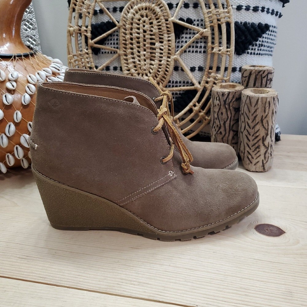 Sperry Stella Prow Wedge Ankle Boot Booties Suede Taupe Lace Up Women's 9.5M EUC